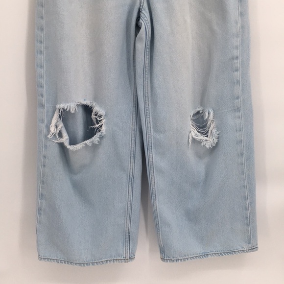 Old Navy Mid-rise Baggy Wide Leg Jeans Distressed Light Wash 6 Petite - Picture 2 of 11